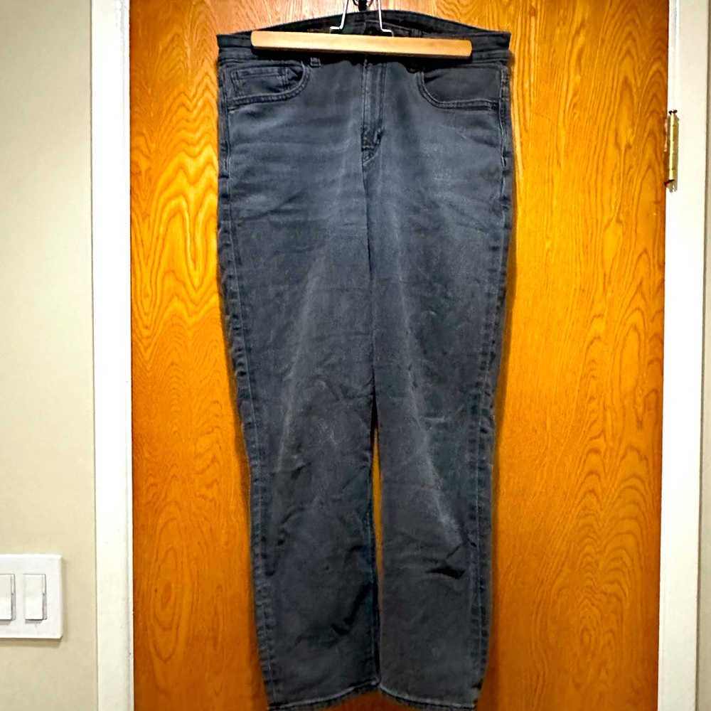 American Eagle faded Black Mom Jeans